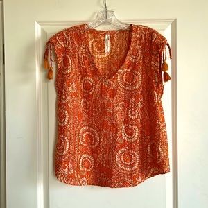 Anthropologie top S, gorgeous print, cute w/jeans for spring/summer! Excel cond.
